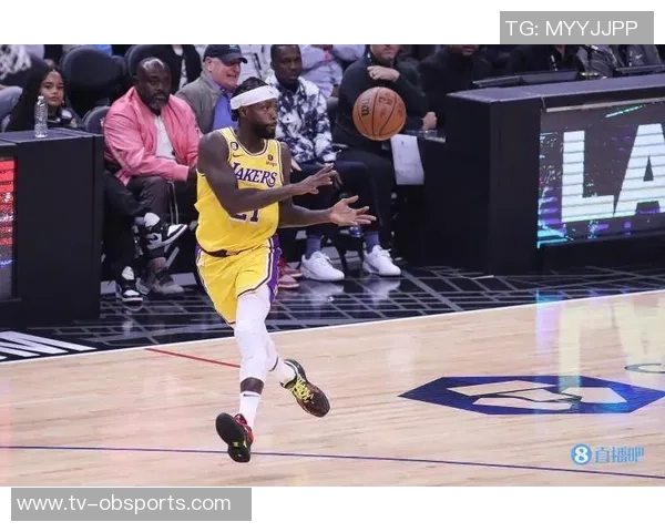 贝弗利称艾顿为队内最佳球员防守难以限制他的表现 贝弗利称艾顿为队内最佳球员防守难以限制他的表现