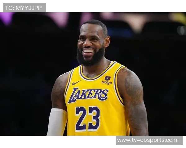 湖人新更衣室揭秘詹姆斯柜内浓眉球衣悬挂引发球迷热议